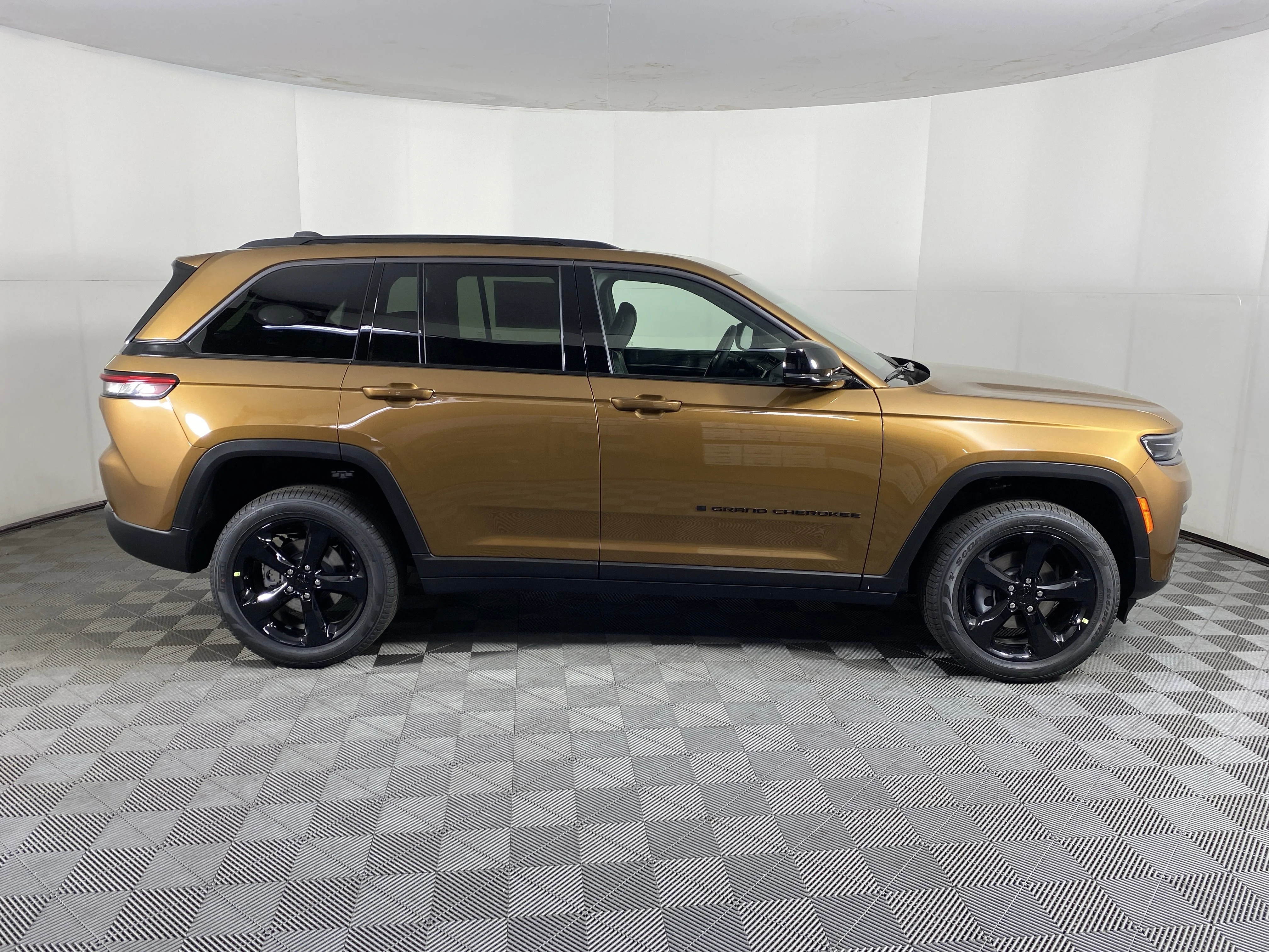 New 2026 Copper Shino Metallic Clear-Coat Exterior Paint Jeep Limited image 7