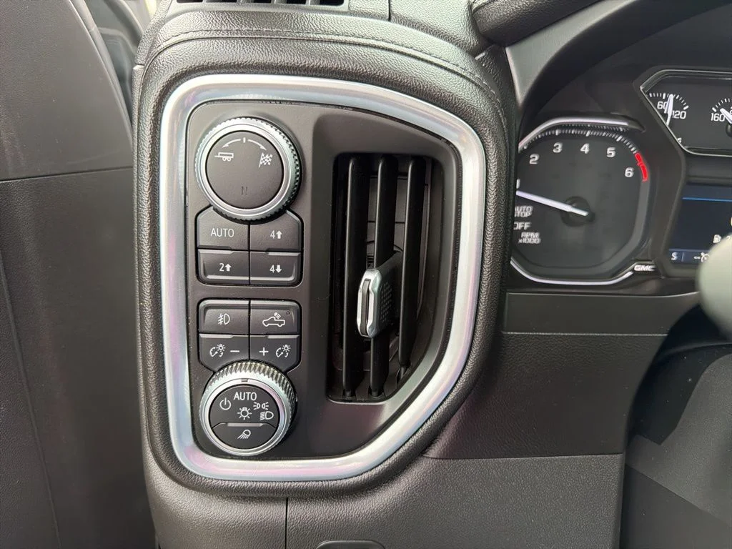 Used 2019 White GMC SLT image 43