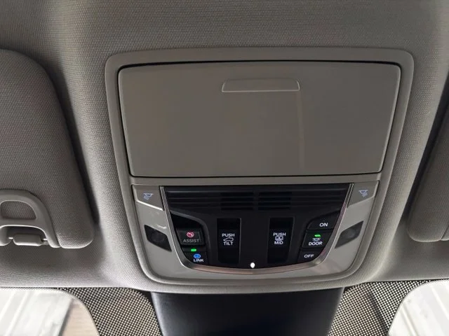 Used 2023  Acura Advance image 31