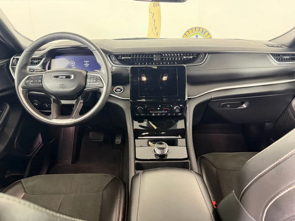 Used 2025 Diamond Black Jeep Altitude image 13