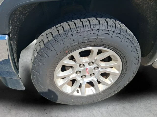 Used 2017 White GMC SLE image 10