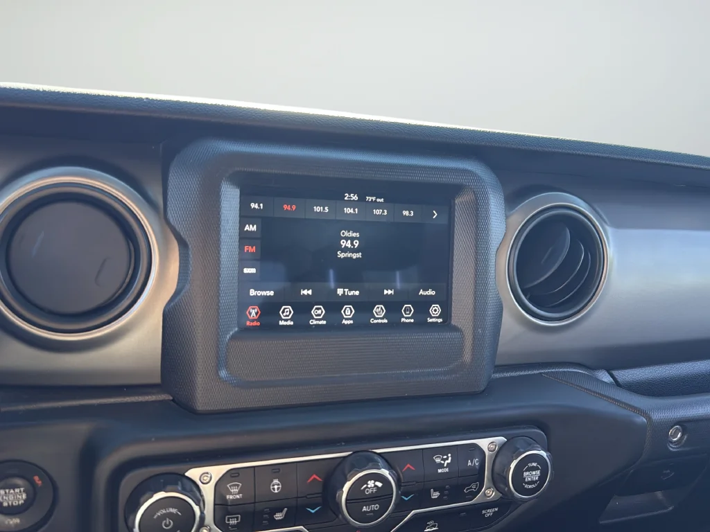 Used 2021 Green Jeep Sport S image 14