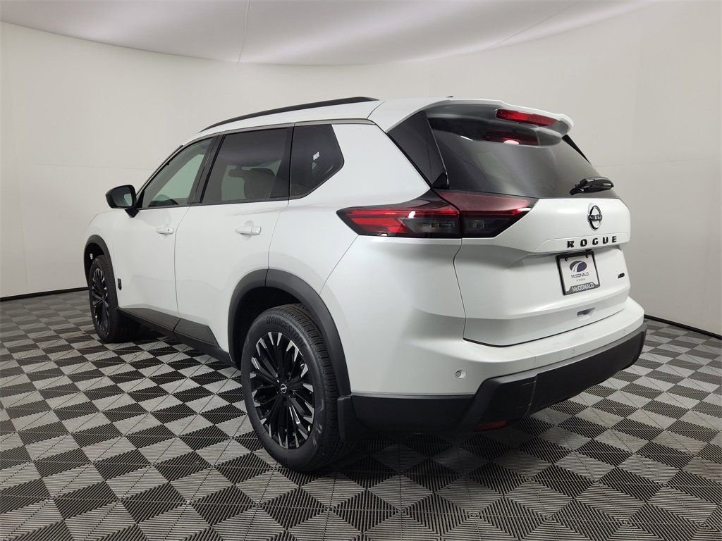 New 2026 Everest White Pearl TriCoat Nissan Dark Armor™ image 4