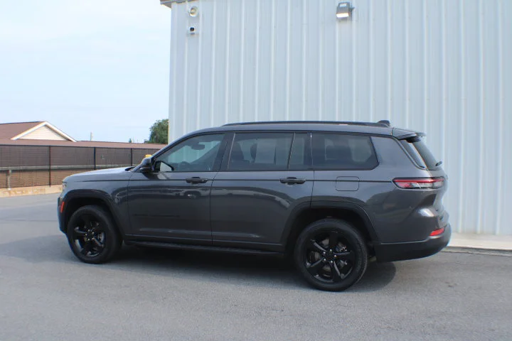 Used 2024 Gray Jeep Altitude X 4x4 image 3