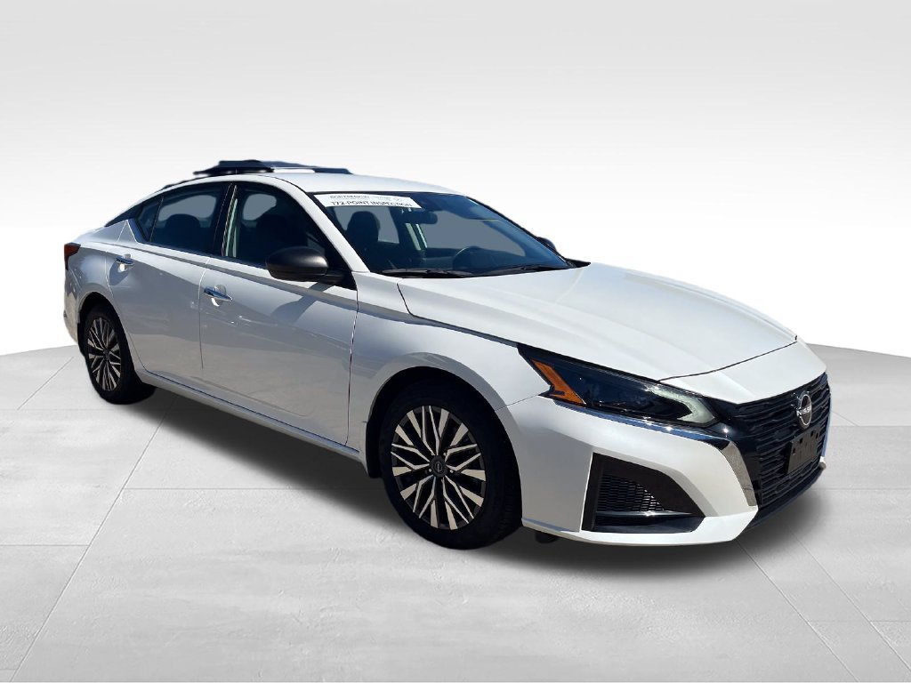Used 2024 White Nissan 2.5 SV image 7