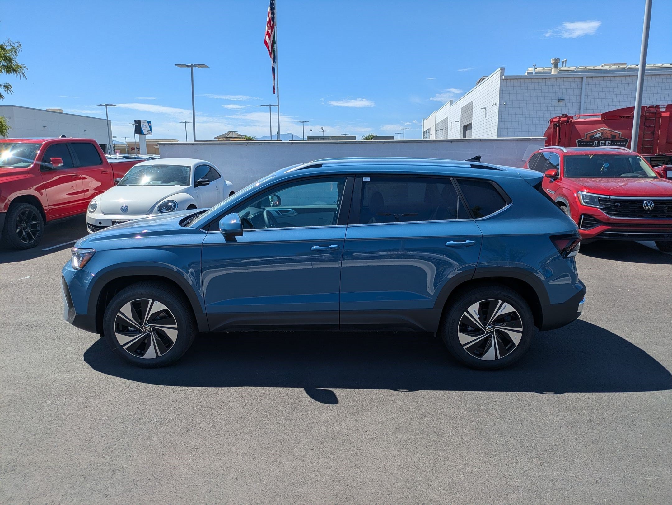 New 2026 Monterey Blue Pearl Volkswagen SE image 7
