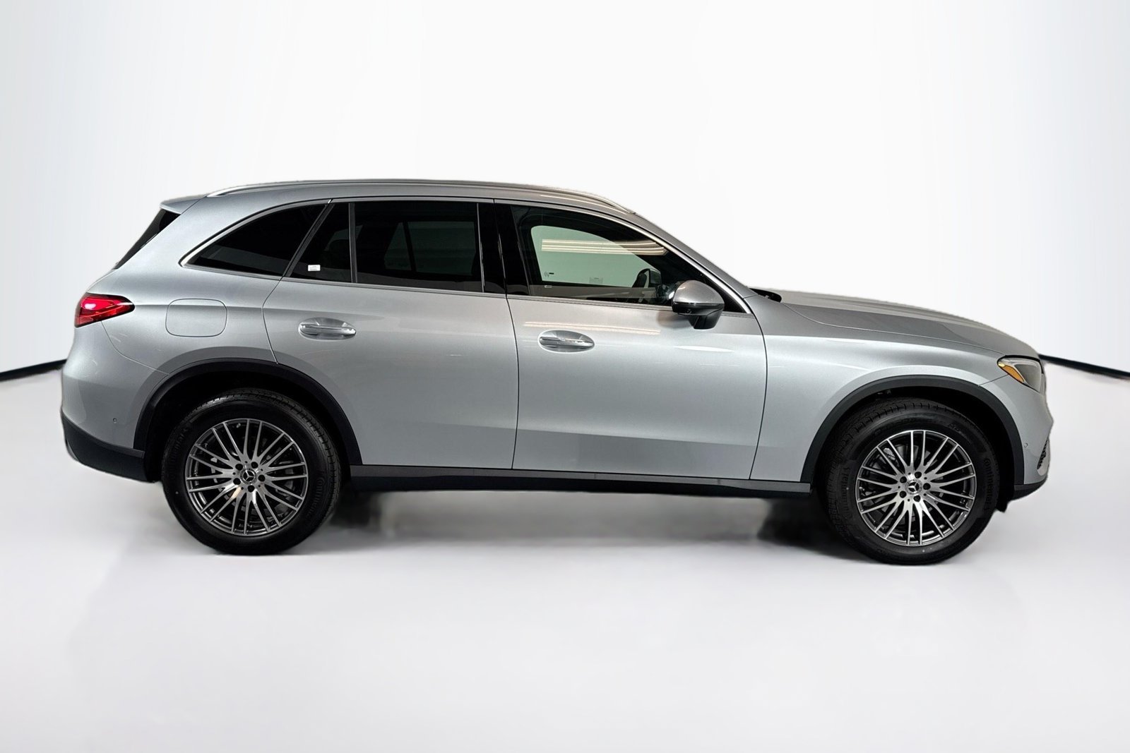 New 2026 Cirrus Silver Metallic Mercedes-Benz GLC 300 image 4
