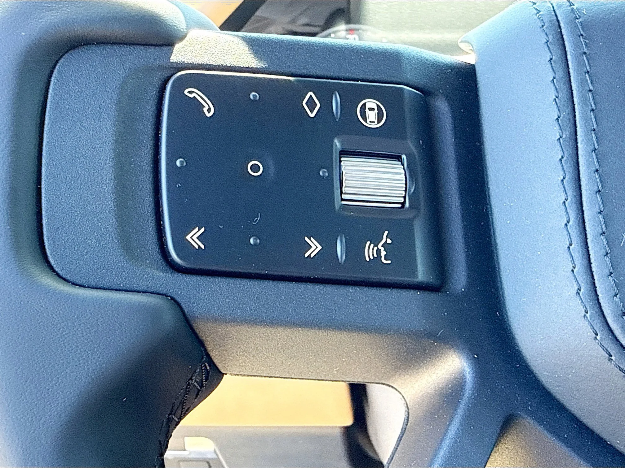 New 2026 Santorini Black Metallic Land Rover X image 37