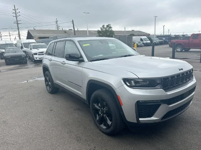 New 2026 Silver Zynith Exterior Paint Jeep Limited image 12