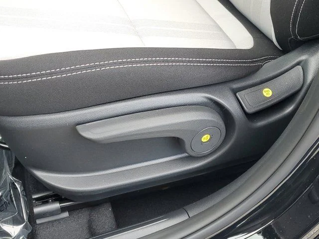 2025 Hyundai Venue SEL - Photo 18