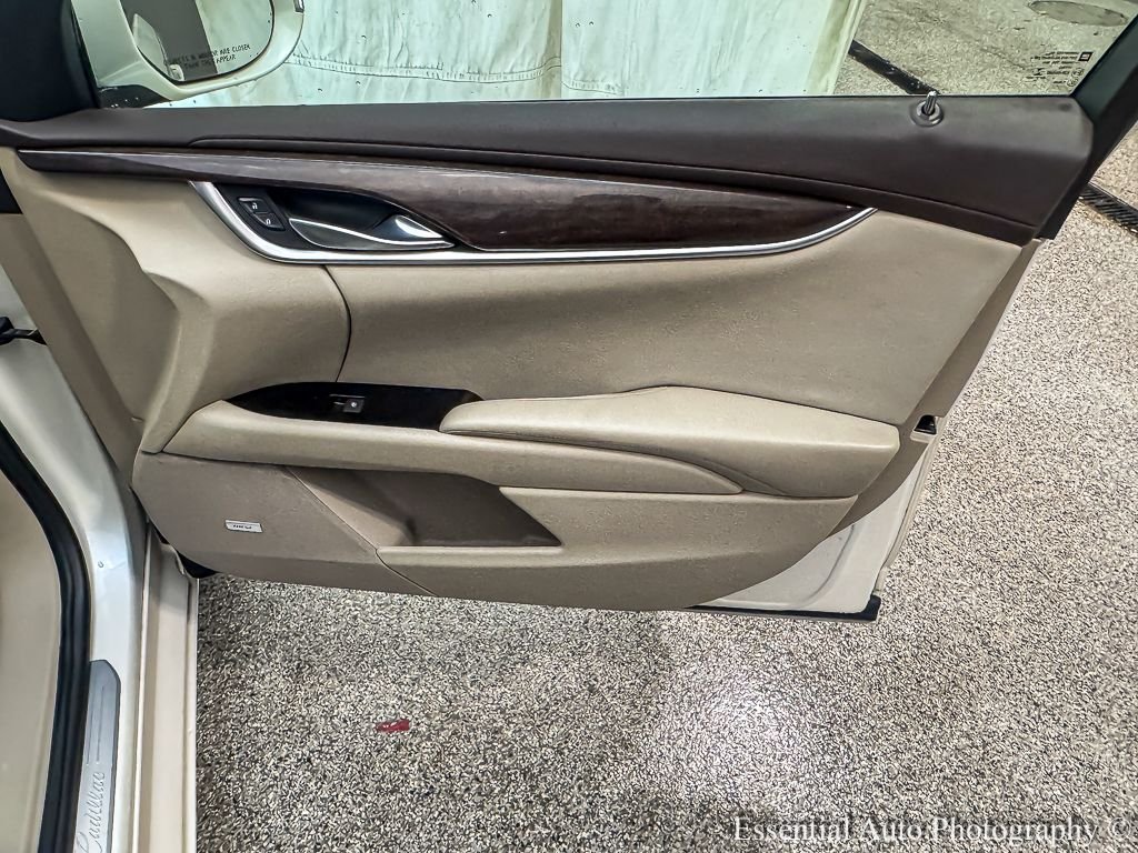 Used 2013 White Diamond Clearcoat Cadillac Premium image 26