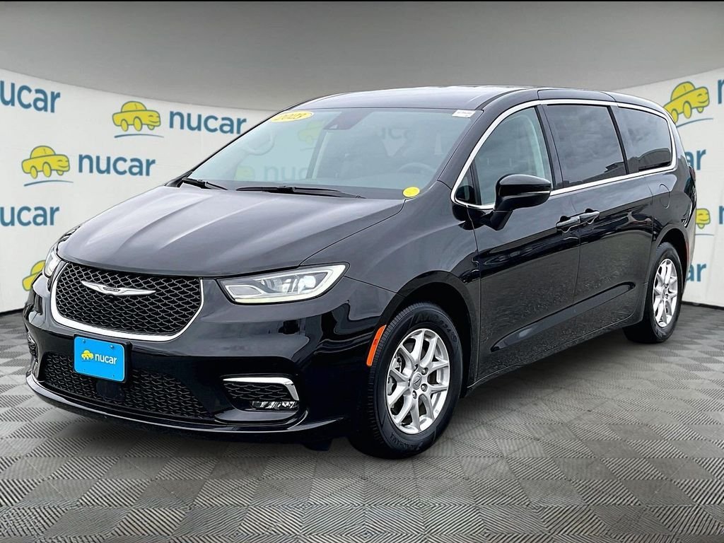 Used 2023 Black Chrysler Touring L image 3
