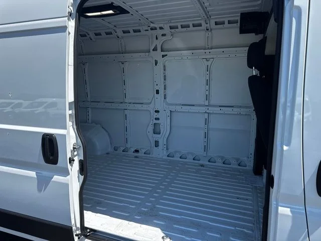 New 2026 Bright White Clear-Coat Exterior Paint RAM Tradesman image 15