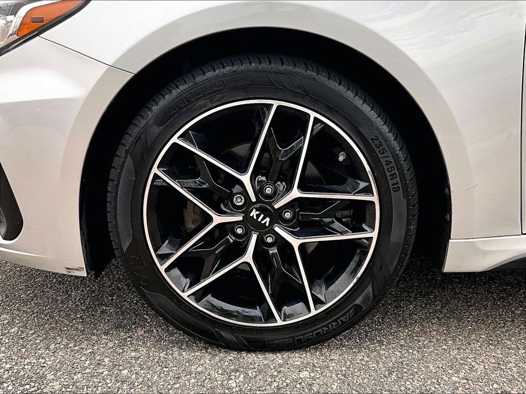 Used 2020 Silver Kia SE image 7