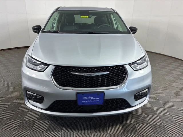 Used 2024 Chrysler Pacifica Touring L with VIN 2C4RC1BGXRR132006 for sale in Shakopee, Minnesota