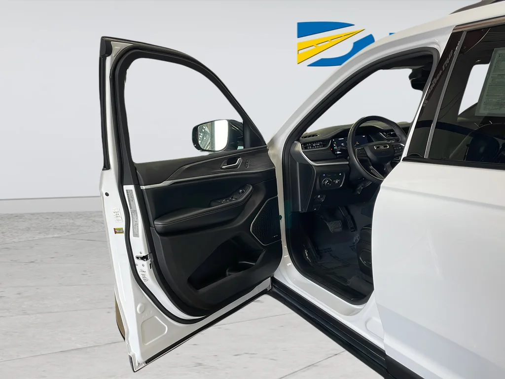 Used 2024 White Jeep 4xe image 34