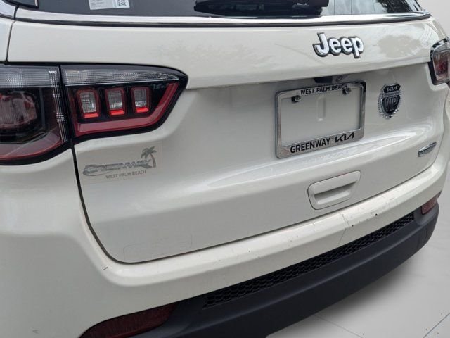 Used 2021 White Jeep Latitude image 45