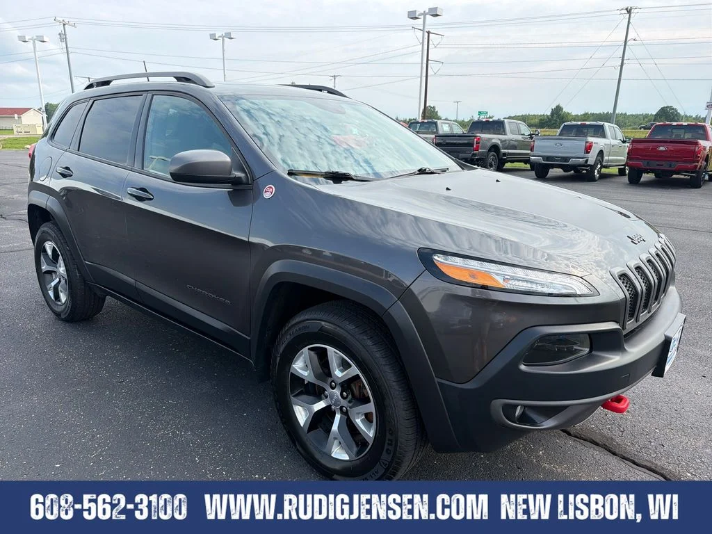 Used 2016 Gray Jeep Trailhawk image 7