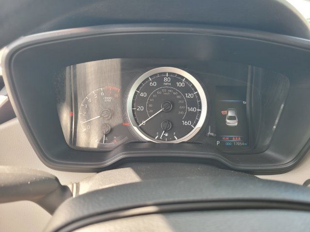 Used 2022 White Toyota LE image 29