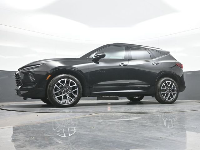 Used 2025 Black Chevrolet RS image 21