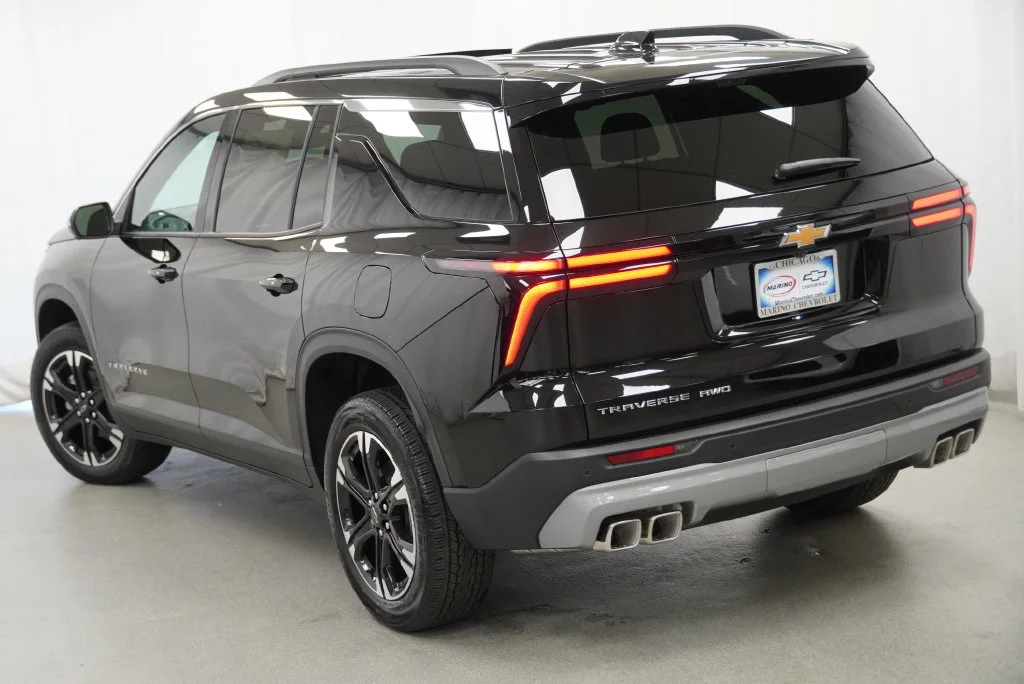 New 2027 Mosaic Black Metallic Chevrolet LT image 15