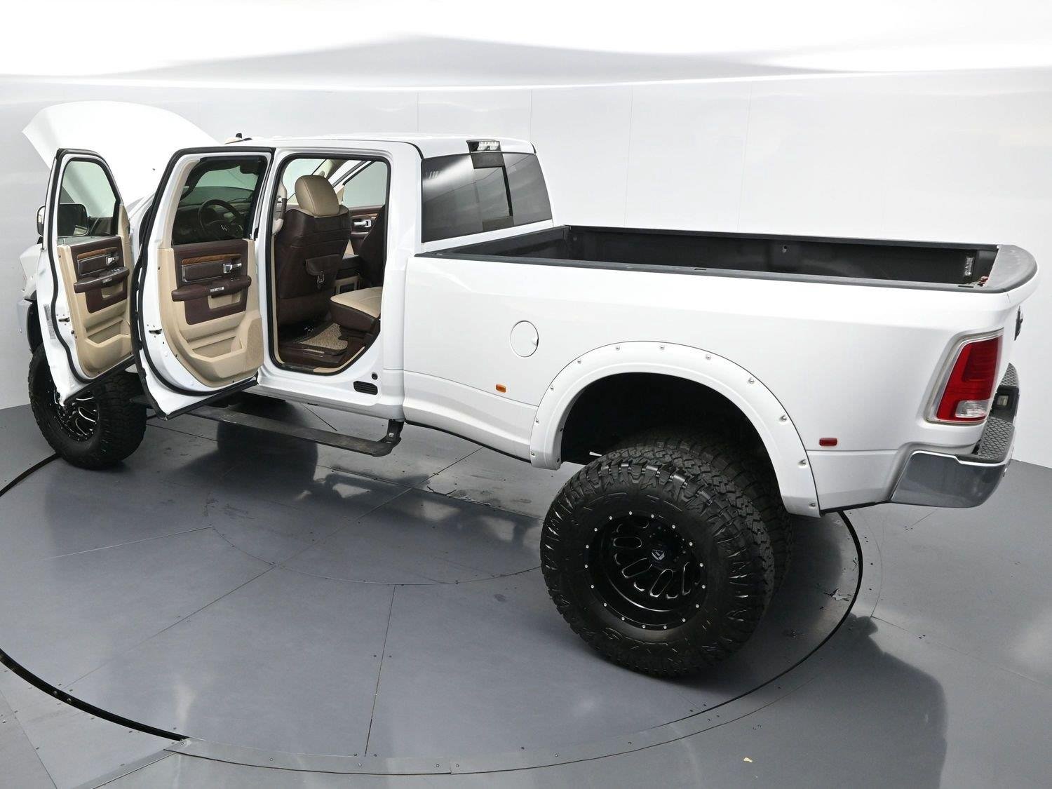 Used 2018 Bright White Clearcoat Ram Laramie Longhorn image 41