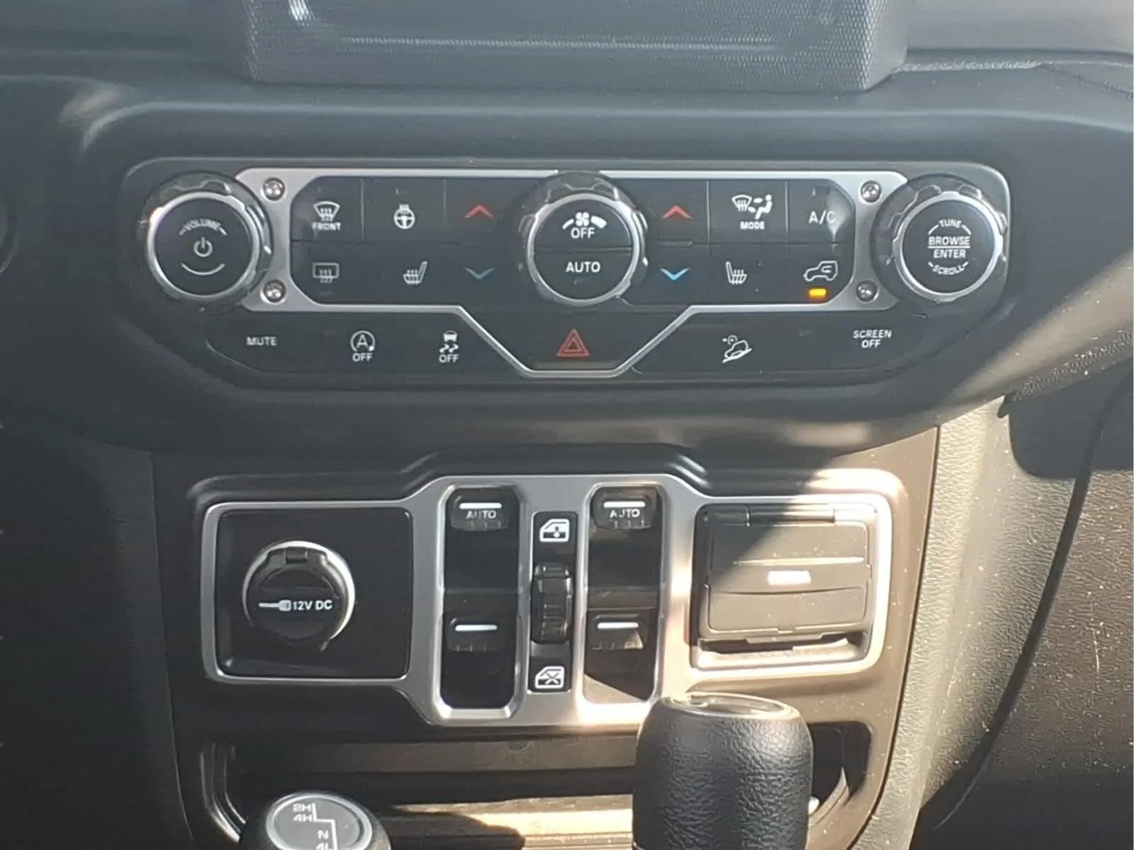 Used 2018 Black Clearcoat Jeep Sport S image 24