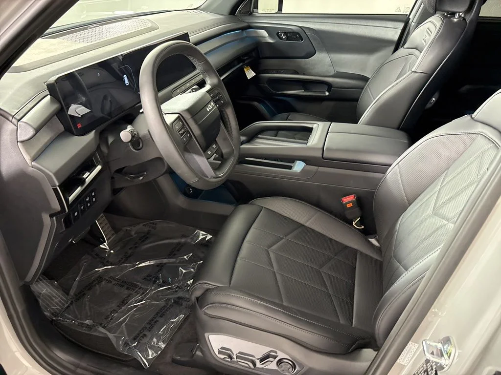 New 2027 Wolf Gray Kia X-LINE SX image 32