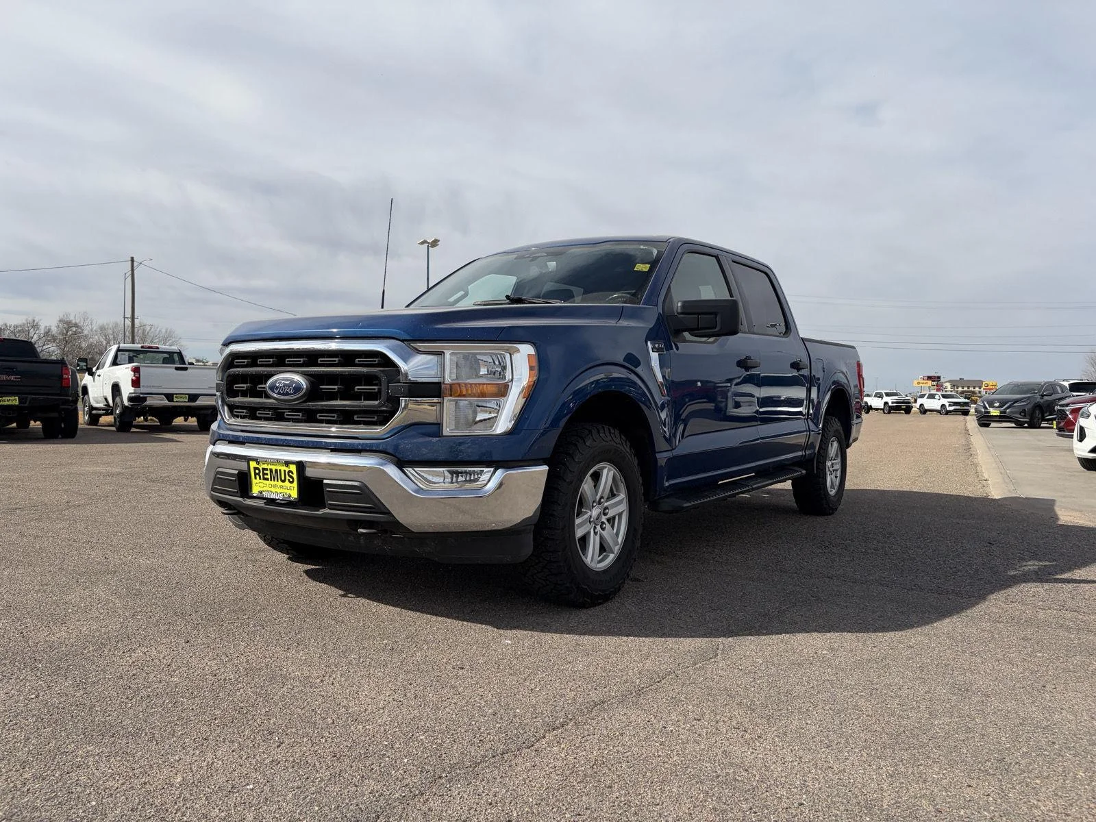 Used 2022  Ford XL image 3