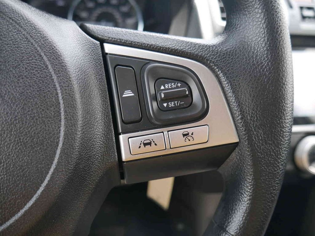 Used 2018 Silver Subaru 2.5i Premium image 33