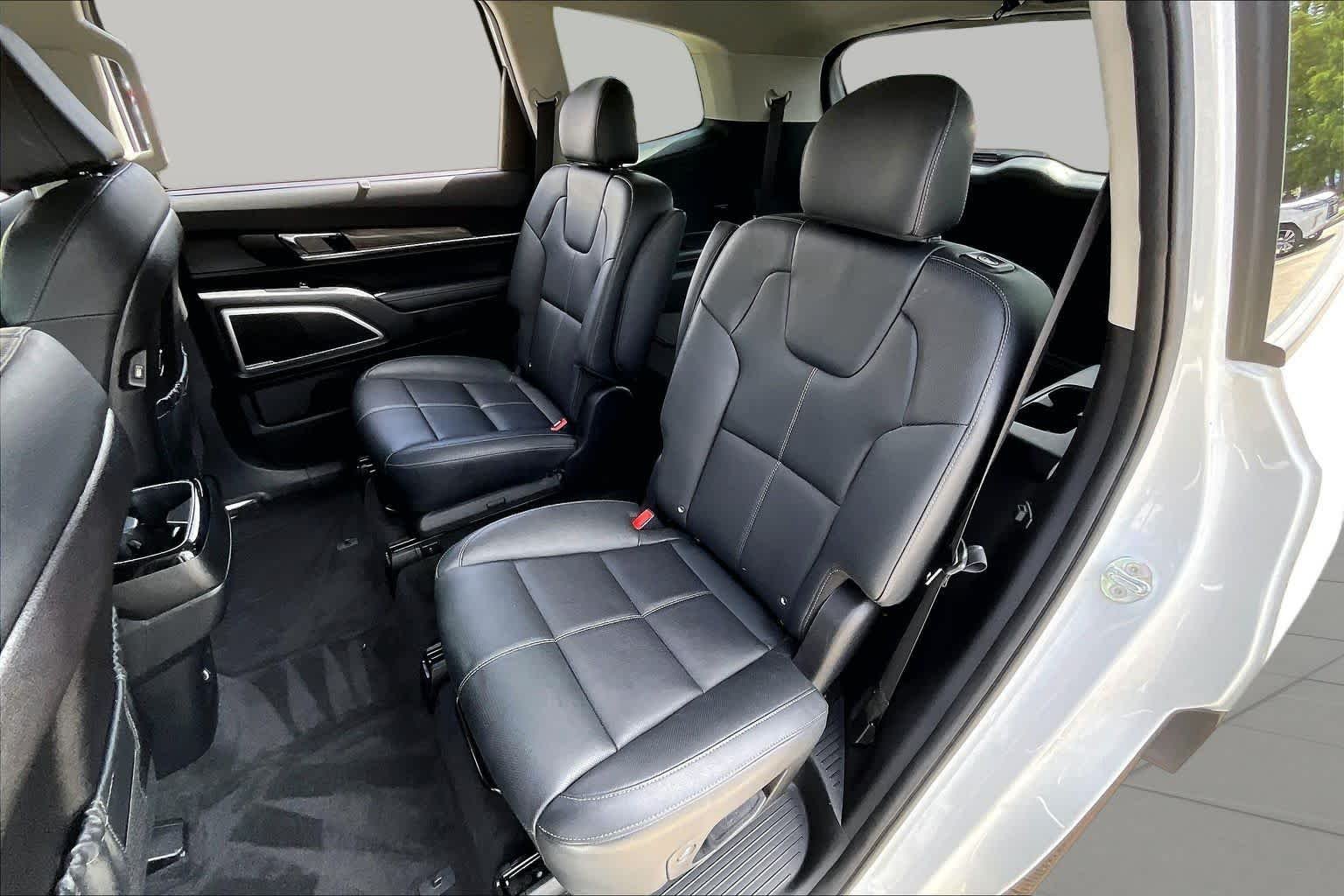 Used 2022 Glacial White Pearl Kia EX image 19