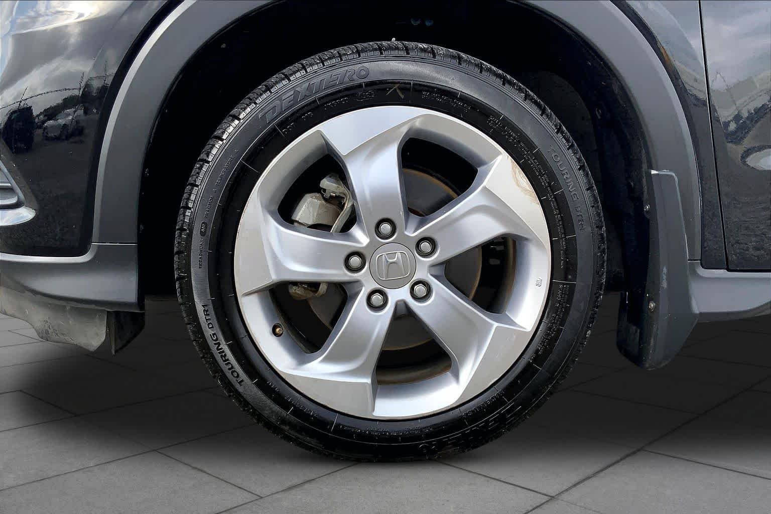 Used 2019 Crystal Black Pearl Honda LX image 11