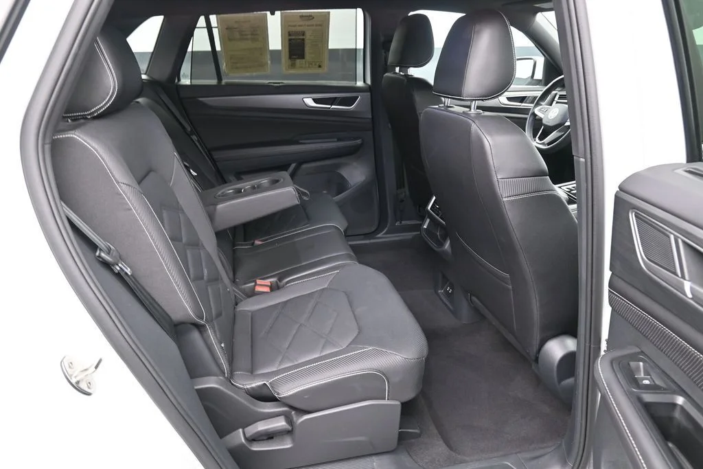 2025 Volkswagen Atlas Cross Sport SE w/Tech - Photo 12