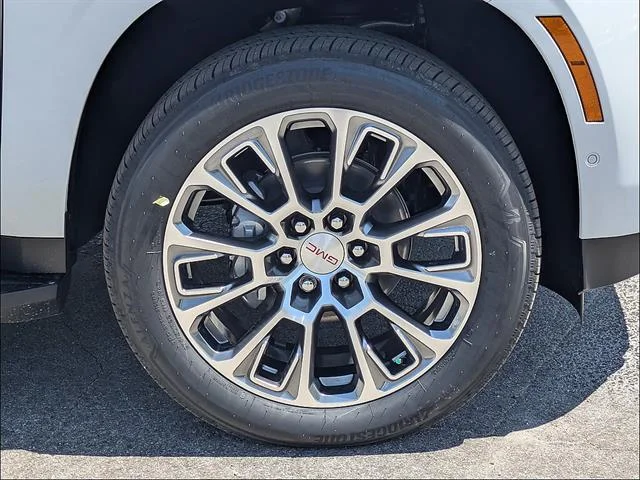 2026 GMC Yukon XL Denali - Photo 12