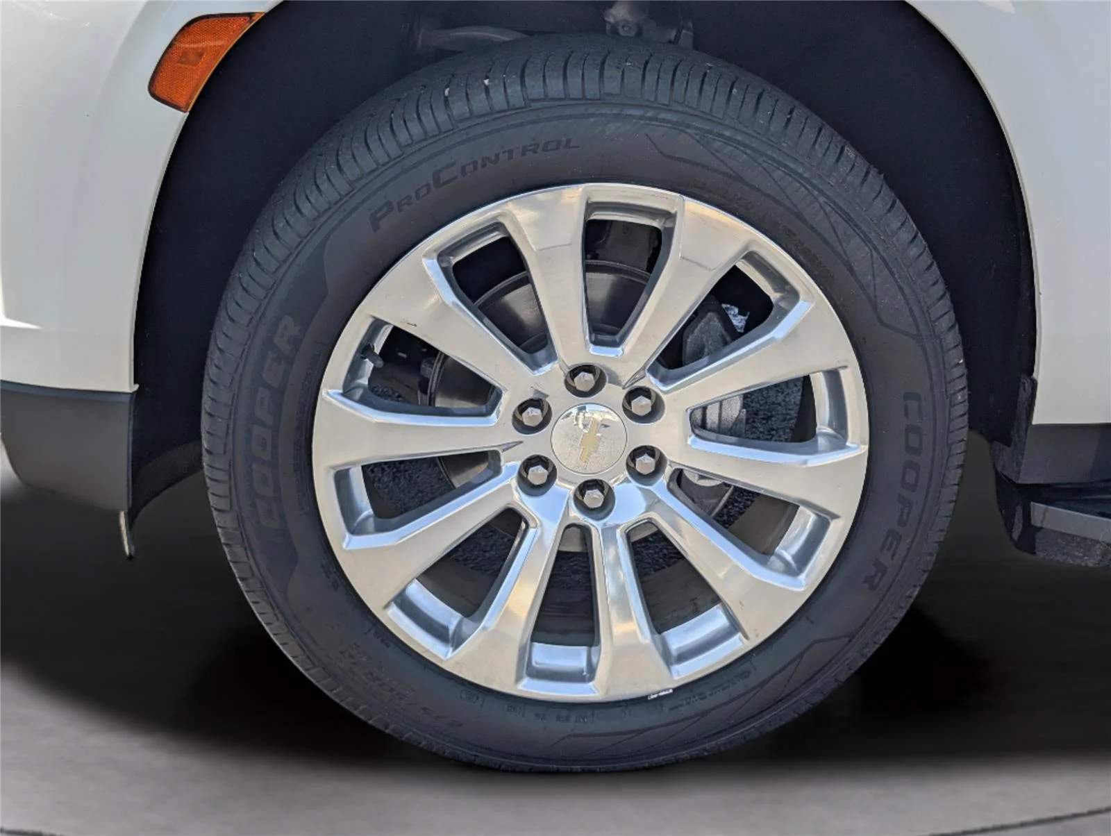 Used 2021 Iridescent Pearl Tricoat Chevrolet Premier image 9