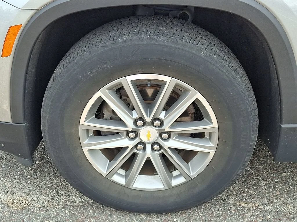 Used 2023 STERLING GRAY METALLIC Chevrolet LT Cloth image 38