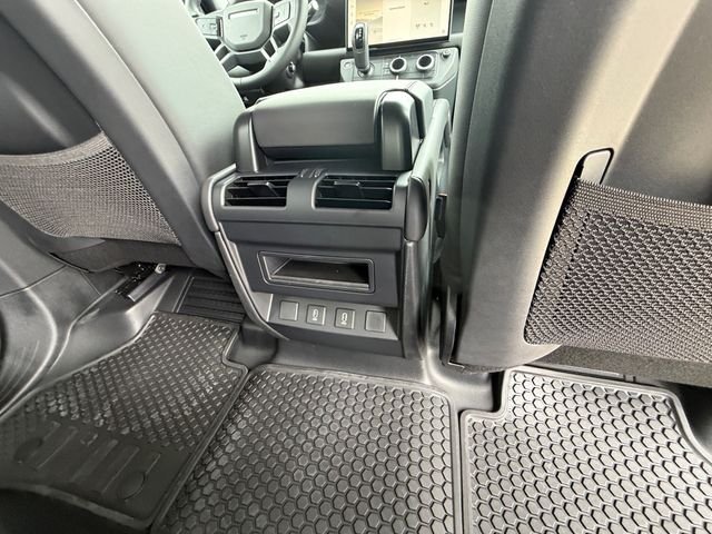 New 2026 Woolstone Green Land Rover X-Dynamic SE image 17
