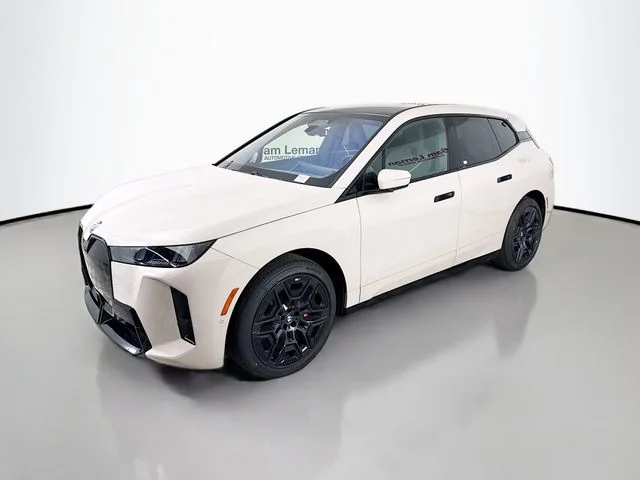 Used 2026 Beige BMW xDrive60 image 3