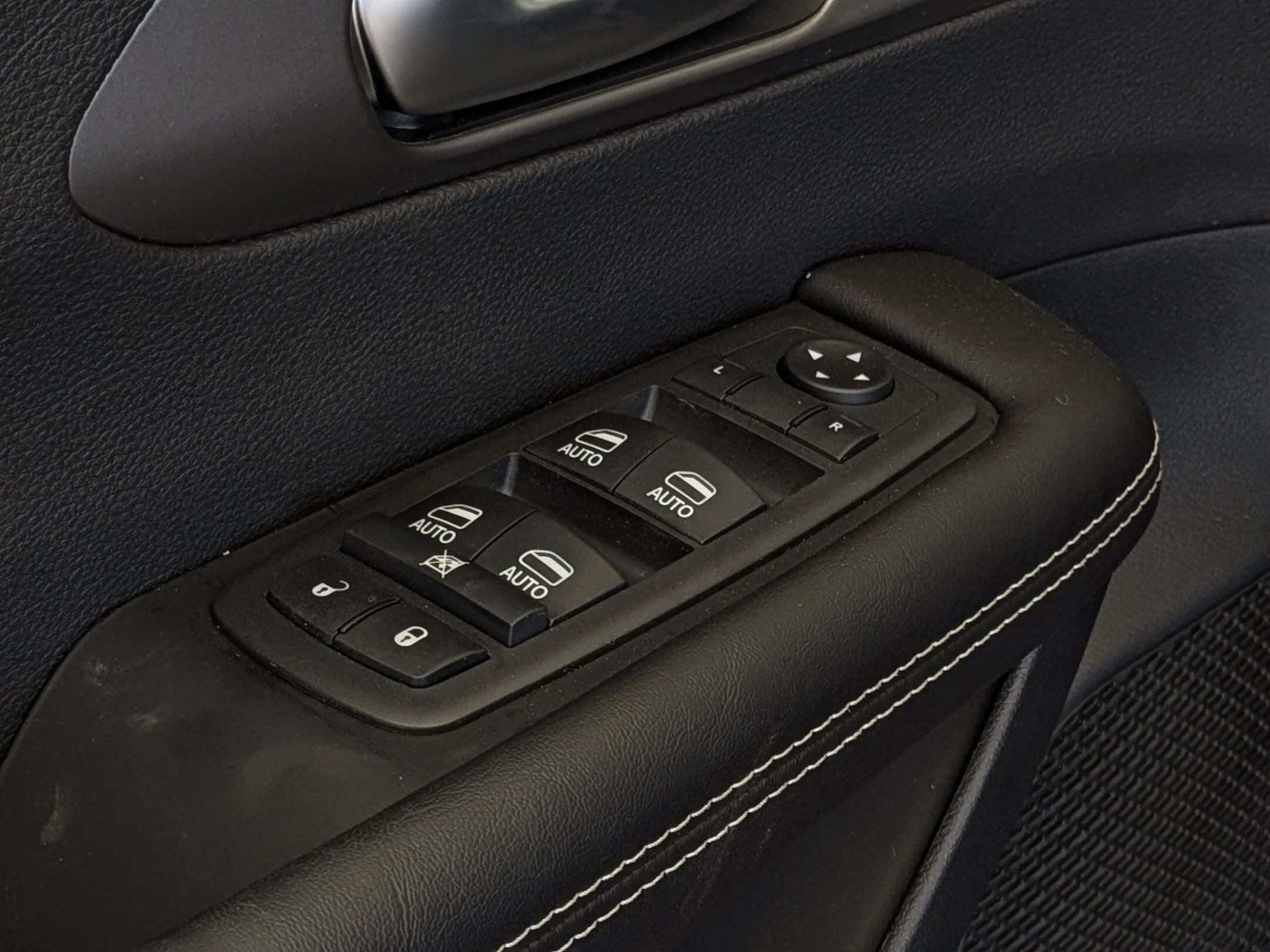 New 2027 Black Chrysler Select - - AWD - Safety Sphere Pkg - Stow n Go Seating - Heated Seats - Remote Start & More! image 12