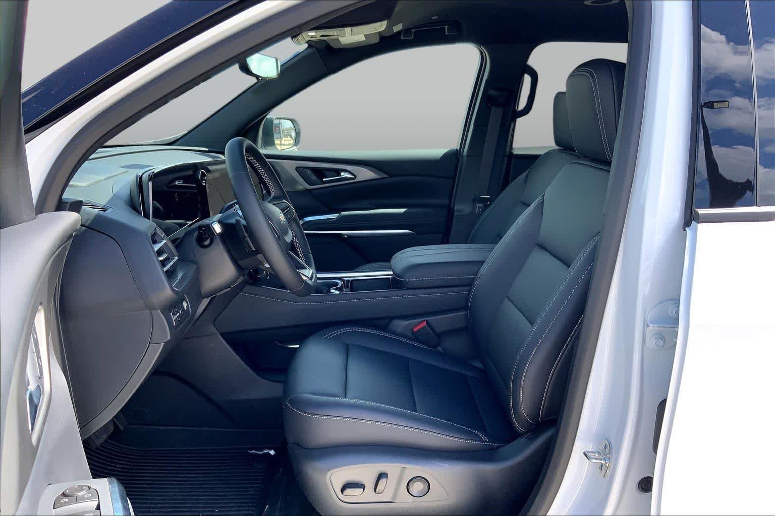 2026 Chevrolet Traverse LT - Photo 10