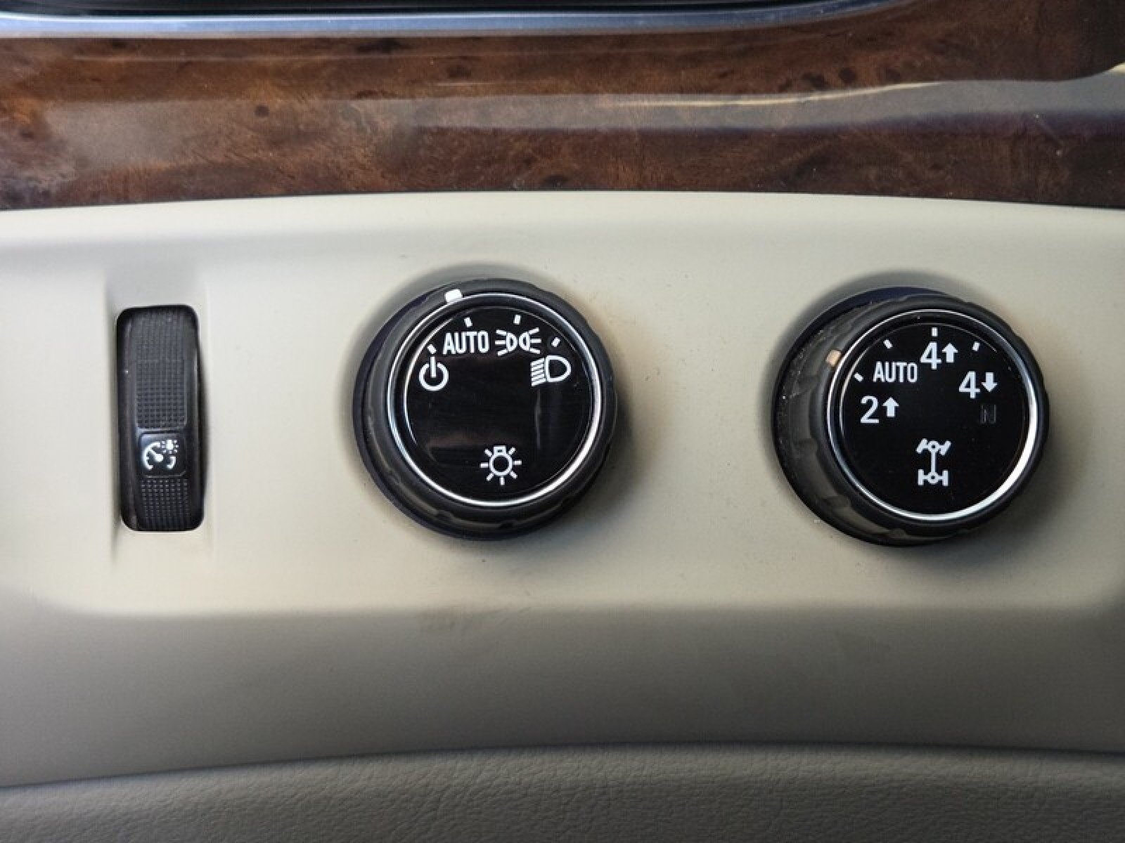Used 2016 GREY Cadillac Luxury Collection image 35