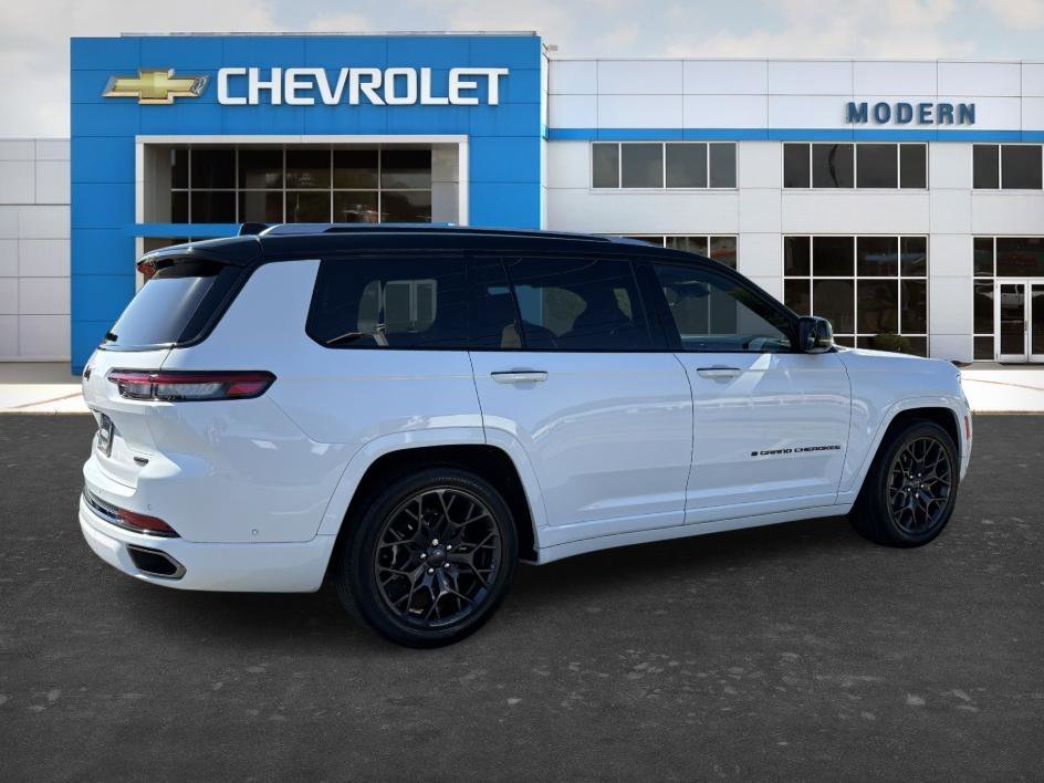 Used 2023 Bright White Clearcoat Jeep Summit image 5
