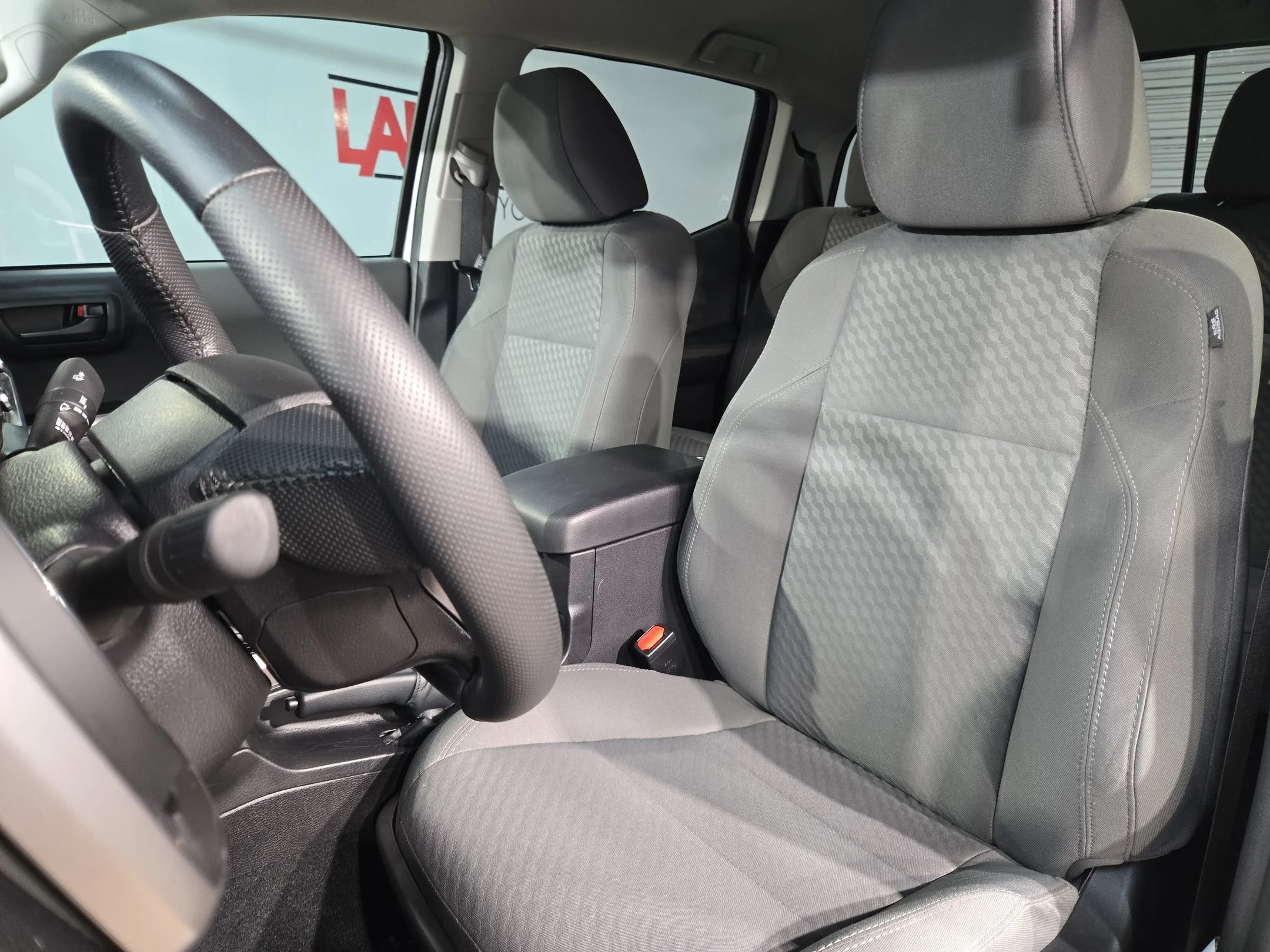 Used 2022 White Toyota SR5 image 23