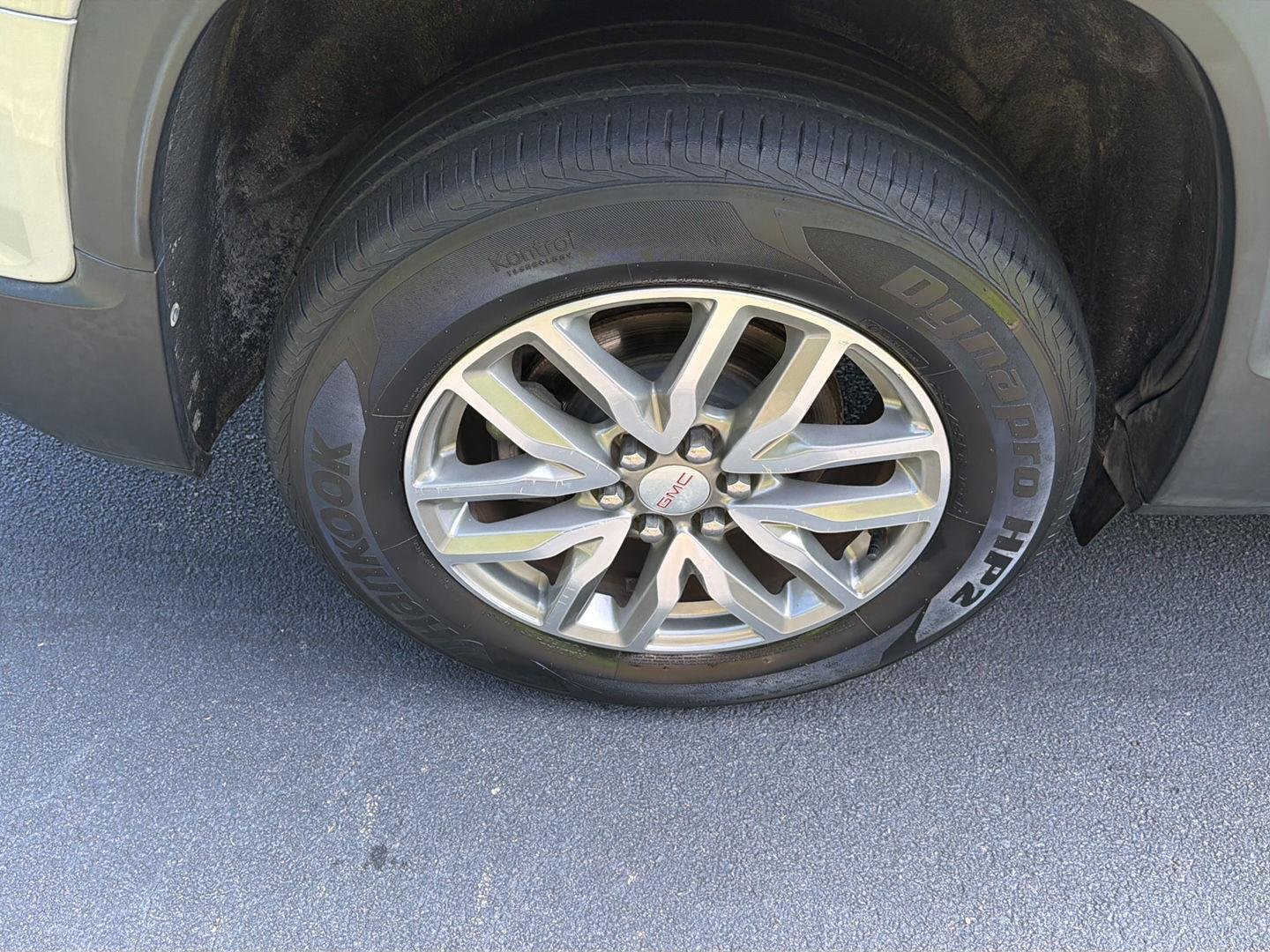 Used 2019 Quicksilver Metallic GMC SLE image 38