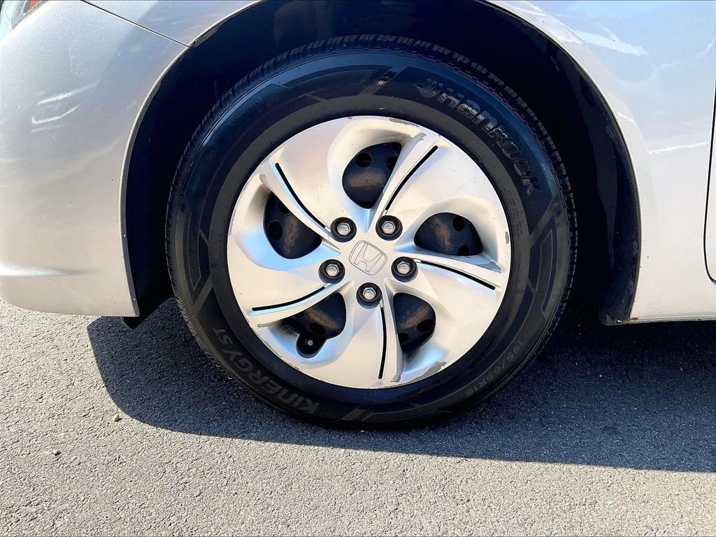 Used 2013 Silver Honda LX image 21