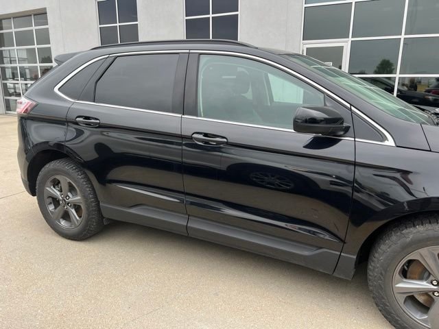 Used 2022 Black Metallic Ford SEL image 7