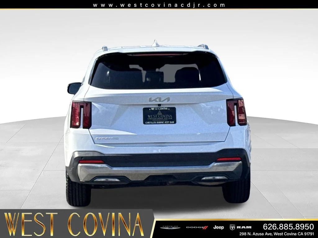 Used 2024 White Kia S image 9
