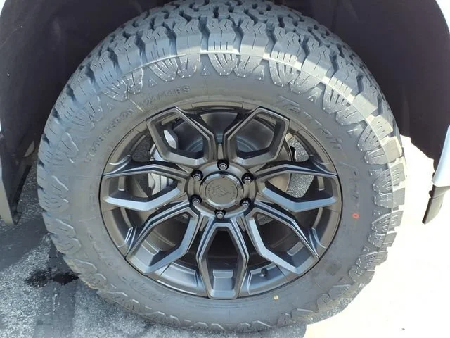 New 2026 Summit White Chevrolet RST image 3