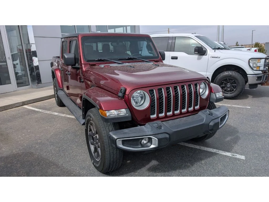 Used 2021 Snazzberry Pearlcoat Jeep Overland image 4