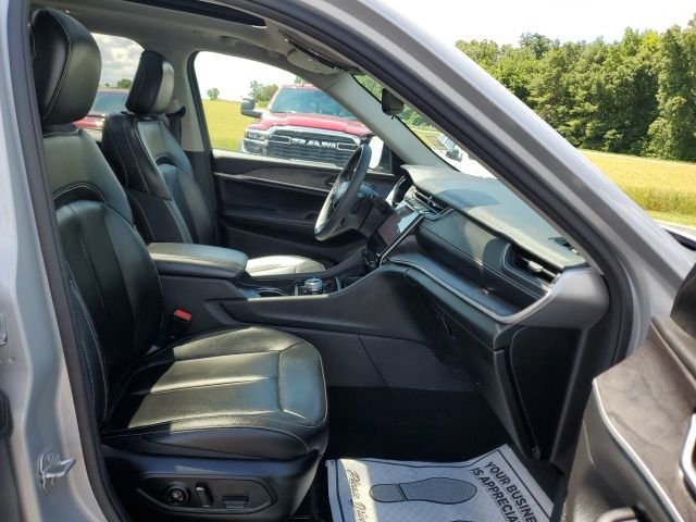 Used 2024 Silver Jeep Limited image 24